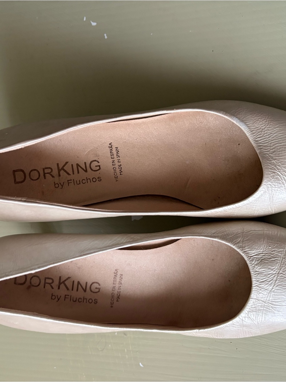 Dorking Women's Low Heel Leather Pumps Pearl sz 39 - Picture 6 of 10
